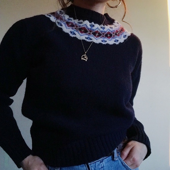 Nordic Design Wool Sweater - Picture 4 of 7